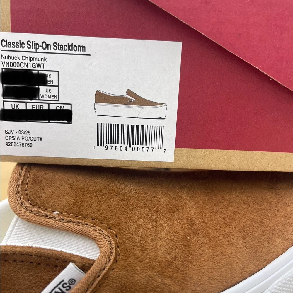 Vans NUBUCK Classic Slip-On Platform Shoe
Stackform Sneakers 
Nubuck Chipmunk - Picture 16 of 16